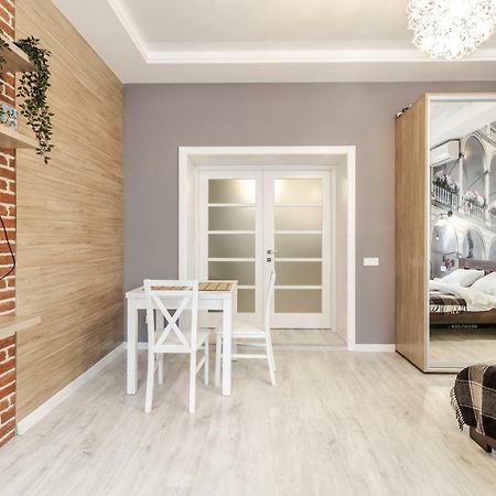 Modern Rus Apartment Liov Exterior foto